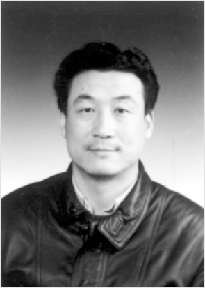 李衛平 