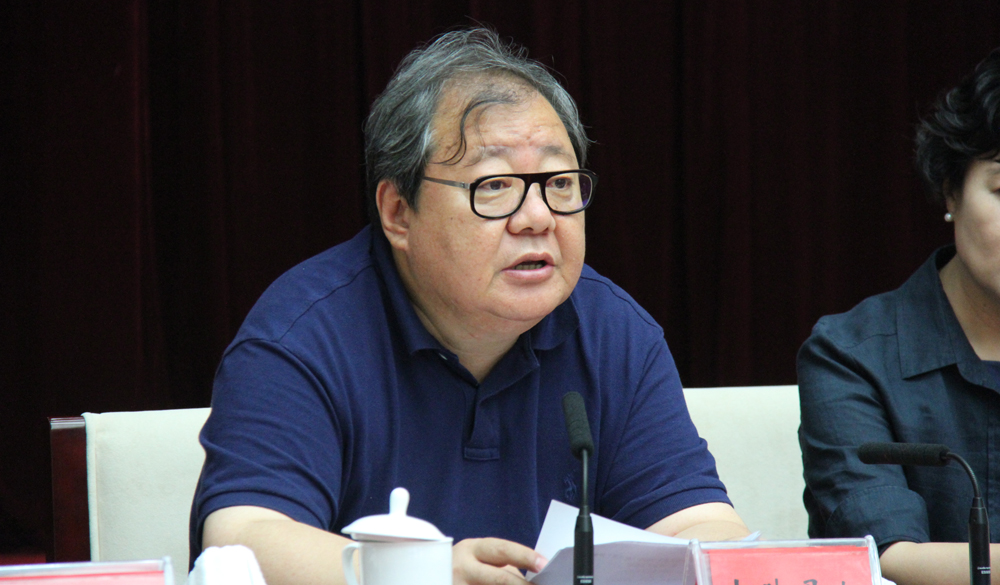 7月21日，中國作協副主席、第十一屆“駿馬獎”評獎委員會主任吉狄馬加主持全體會議