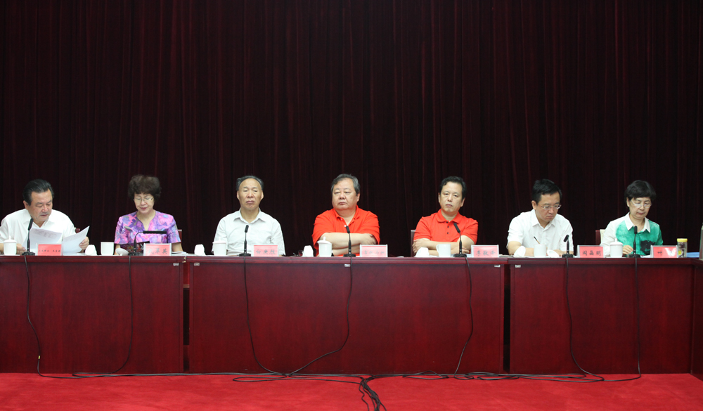 8月2日，第十一屆全國少數民族文學創作“駿馬獎”終評會議在北京舉行，圖為終評評委。