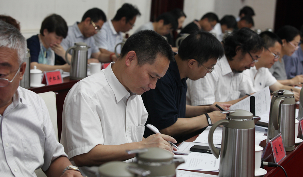 8月2日，第十一屆全國少數民族文學創作“駿馬獎”終評會評委畫票
