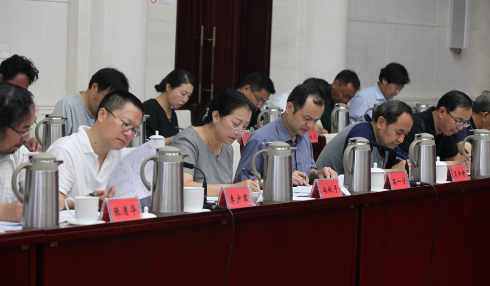 8月2日，第十一屆全國少數民族文學創作“駿馬獎”終評會評委畫票