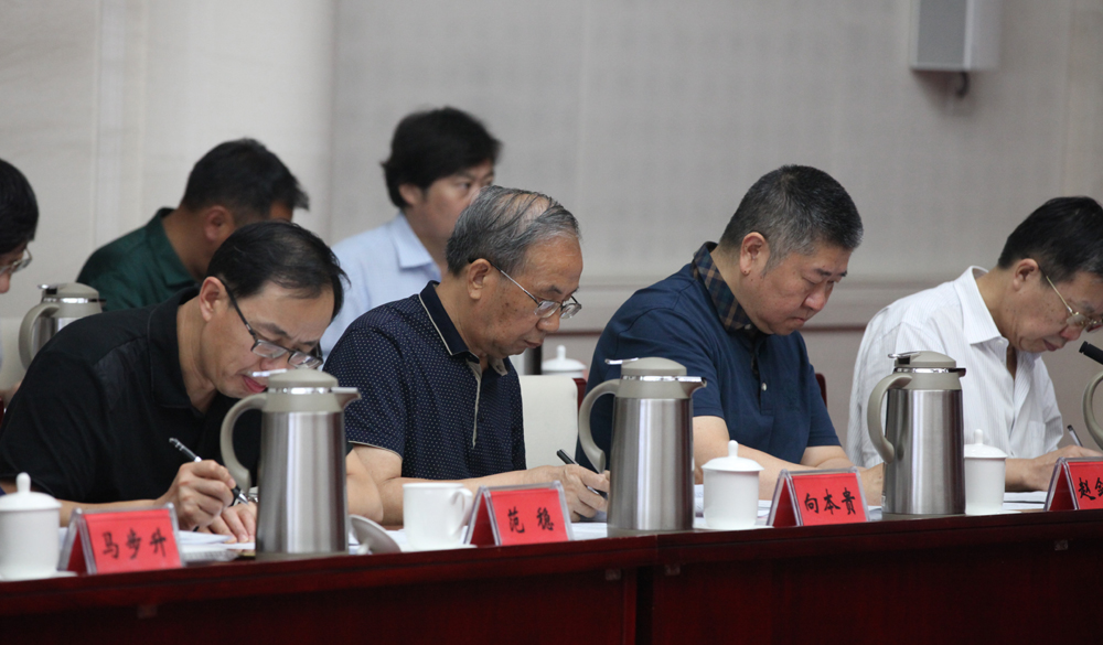 8月2日，第十一屆全國少數民族文學創作“駿馬獎”終評會評委畫票