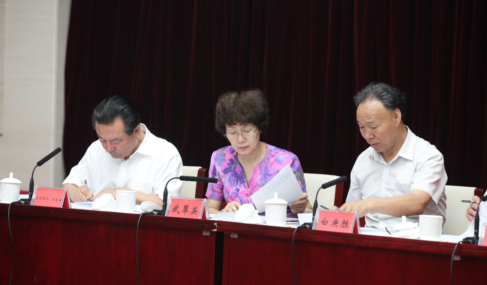 8月2日，第十一屆全國少數民族文學創作“駿馬獎”終評會評委畫票