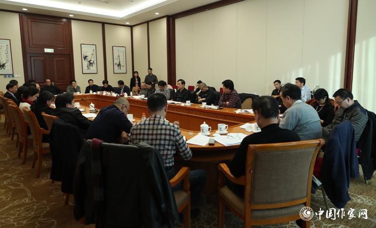11月30日下午，江蘇代表團分組學習討論。