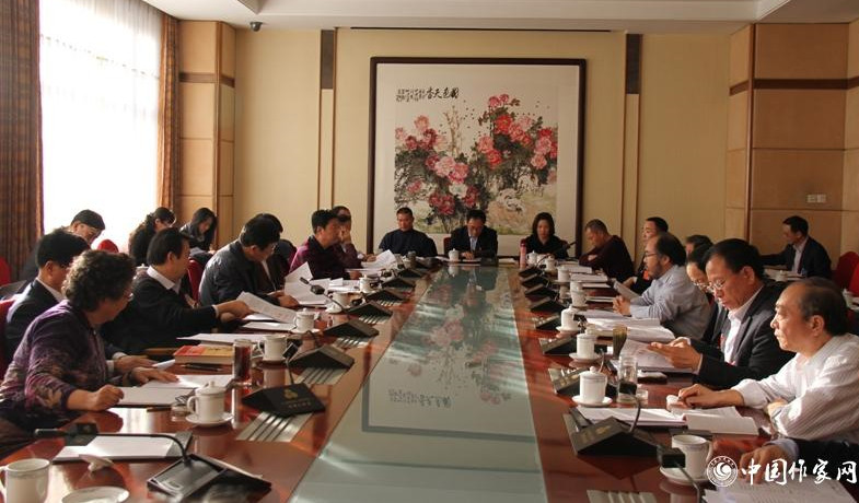 12月1日下午，山東、兵團代表團分組討論。
