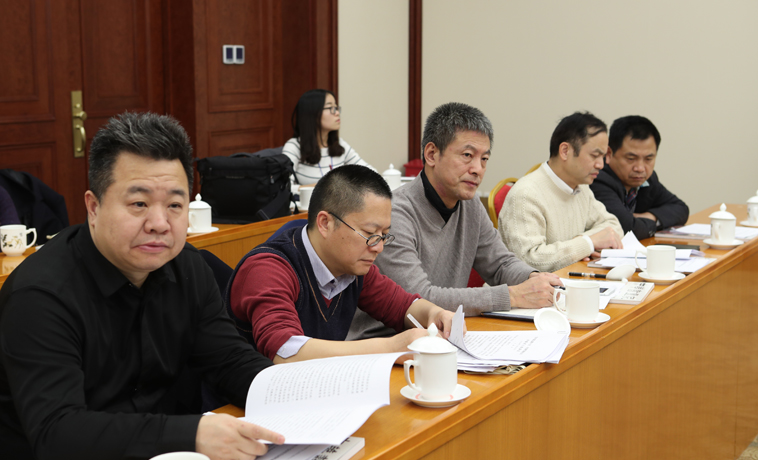 12月1日，中國作協代表團分組學習討論。