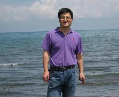 王鵬程：我傾向事實感的批評         文學批評作為一種審美體驗和價值判斷，“知多偏好，人莫圓該”。那么，批評諸要素中最關鍵的是什么？學識、視野，抑或眼光、方法？竊以為，最關鍵的還是事實感——藝術經驗里真理性內涵的呈現。如伽達默爾所言：藝術作品的真理性既不孤立地體現在作品上，也不孤立地存于審美主體上，而是存在于過去與現在的溝通，以及“不斷更新的被經驗的實在性”上。由此可見，事實感是一種無形的“軟能力”，是一種看起來極為普通而又十分難得的批評才能。但它無疑是批評的生命線，關系到批評的可信度和有效性。　　　　　　　　　　　　　　　　　　[詳細]