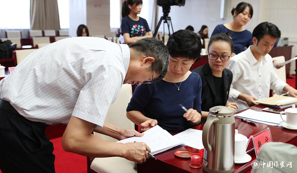8月4日，紀律監察組人員審核選票結果