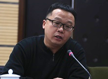 石華鵬：批評家的理想和理想的批評家“剜爛蘋果·銳批評”叢書出版意義，一是對文學批評生態的平衡；二是對真誠銳利批評的倡導。[詳細]