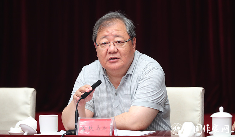 7月28日，吉狄馬加主持第七屆魯迅文學獎各評委會全體會
