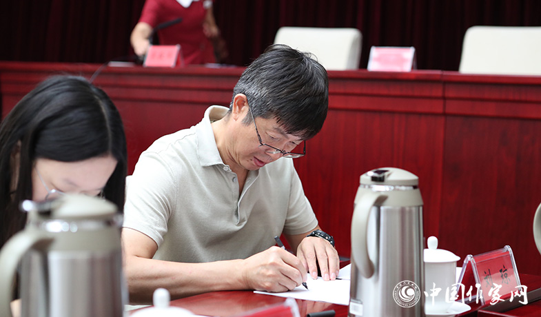 8月11日，紀監組人員審核選票統計情況