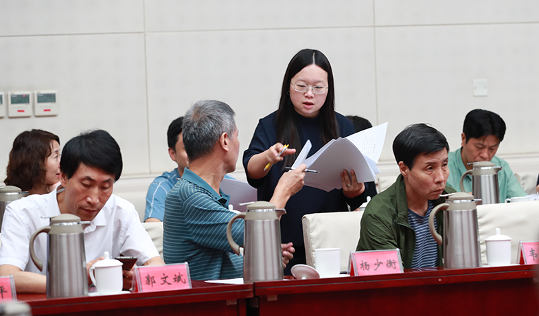 聯(lián)絡員分發(fā)、清點選票