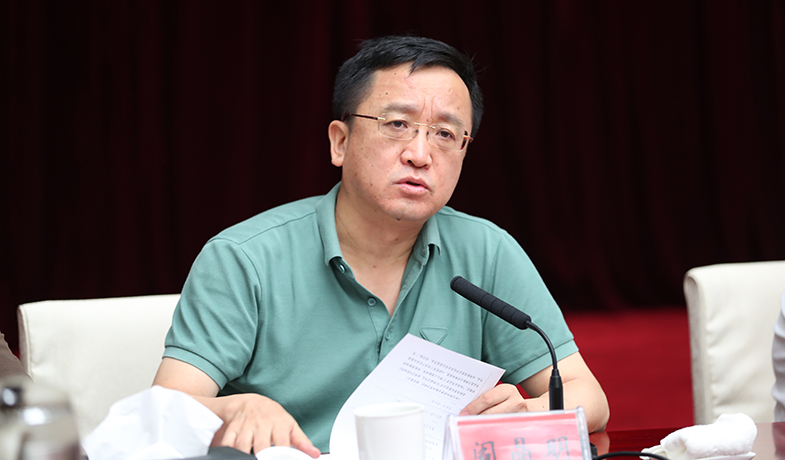 8月12日，評委會副主任閻晶明主持第六次全體會上作投票說明、宣布第五輪計票結(jié)果，公布10部提名作品