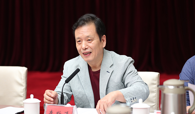 8月16日，評委會副主任李敬澤在第七次全體會上作投票說明、宣布計票結(jié)果并公布獲獎作品
