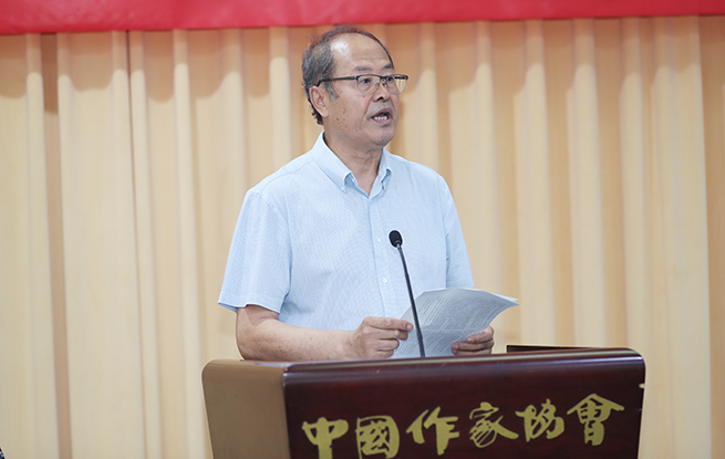 評論家孟繁華在主會(huì)場發(fā)言