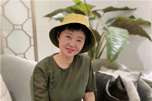 童話：獲獎作品《小翅膀》作者：周曉楓         獲獎感言　　此前我只寫散文，直到創作自己的第一個童話《小翅膀》——我偶然而意外地，從散文寫作者瞬間變成了兒童文學作家。這個過程，迅速得連我自己都覺得陌生和詫異。更讓我驚喜的是《小翅膀》受到的鼓勵，謝謝那些支持我的讀者們。