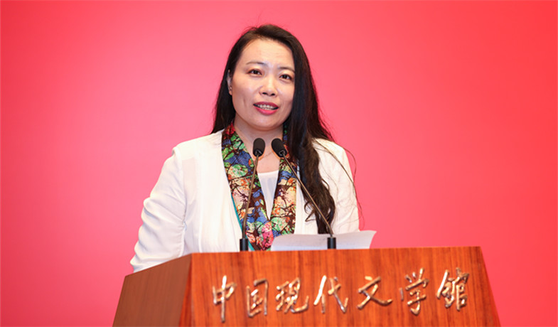 黃宇代表詩歌、幼兒文學作品獲獎者致答辭