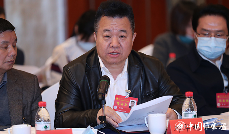 12月12日，中國作家協(xié)會(huì)第九屆主席團(tuán)第九次會(huì)議在北京舉行。中國作協(xié)書記處書記邱華棟在會(huì)議上宣讀文件