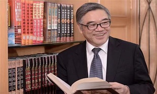 全國政協常委、副秘書長，民進中央副主席，中國陶行知研究會會長朱永新