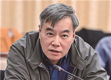 潘凱雄：“文藝批評是一個(gè)復(fù)雜的問題”《講話》明確指出：“文藝界的主要的斗爭方法之一，是文藝批評。”文藝批評就要褒優(yōu)貶劣……[詳細(xì)]