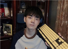 枯玄：網(wǎng)文漫改，好“梗”保熟密集的玩梗以及將現(xiàn)實生活的熱點時事改編成段子融合進(jìn)我的小說中……[詳細(xì)]