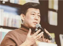 祝勇：透明的密室　　“密室逃生”是歷史懸疑小說的經典套路，《千里江山圖》卻把它花樣翻新，玩出了新境界。[詳細]