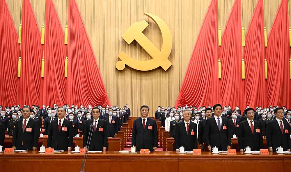 10月16日，中國共產黨第二十次全國代表大會在北京人民大會堂開幕。這是習近平、李克強、栗戰(zhàn)書、汪洋、王滬寧、趙樂際、韓正、胡錦濤在主席臺上。
