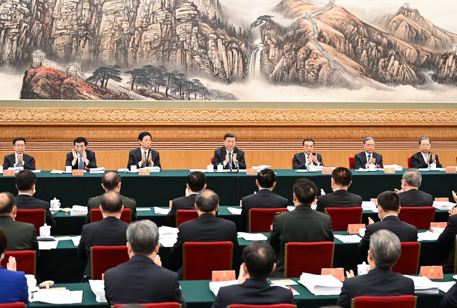 10月18日，中國共產黨第二十次全國代表大會主席團在北京人民大會堂舉行第二次會議。習近平、李克強、栗戰(zhàn)書、汪洋、王滬寧、趙樂際、韓正等出席會議。