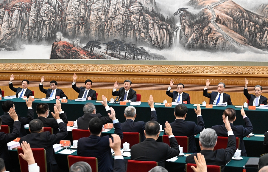10月18日，中國共產黨第二十次全國代表大會主席團在北京人民大會堂舉行第二次會議。習近平、李克強、栗戰(zhàn)書、汪洋、王滬寧、趙樂際、韓正等出席會議。