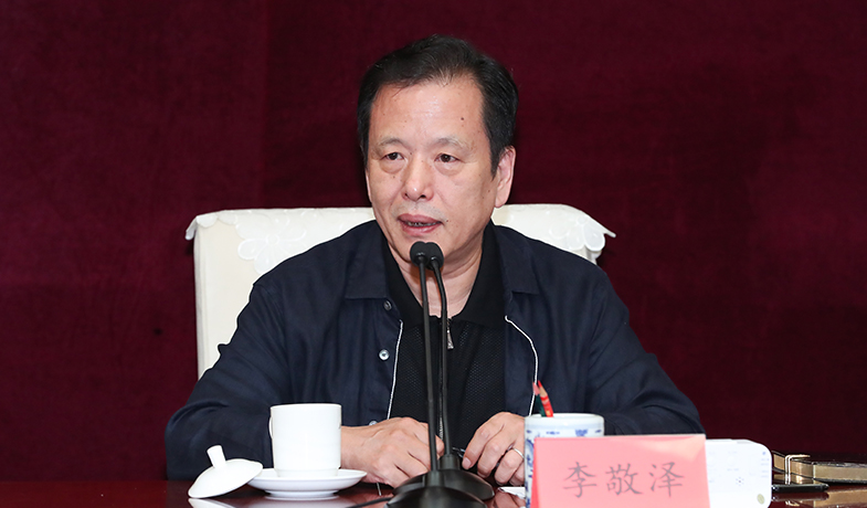 8月25日，李敬澤在終評會上介紹投票規(guī)則并宣布了各獎項的計票結(jié)果