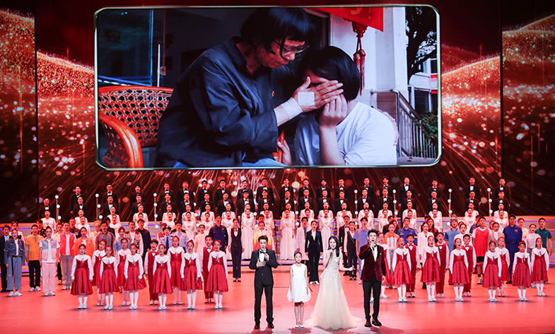 蔡國慶、龔爽、馬佳、田覓蜜演唱歌曲《新征程，我們一起遠(yuǎn)航》