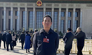 全國政協委員、北京十月文藝出版社總編輯韓敬群 
