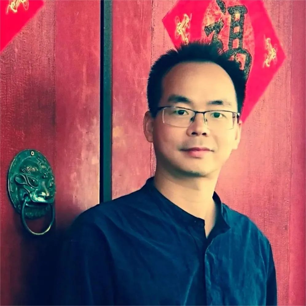 李德南，文學博士、青年評論家、專業作家。