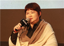 何向陽：《月下》是李鳳群的驚艷之作　　李鳳群將小說人物層層剝蝕，層層反芻，向我們道出現(xiàn)代女性生活中的罪與罰。[詳細(xì)]