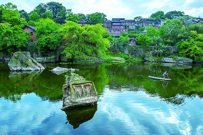 唐代造像石，位于四川省自貢市貢井區(qū)。