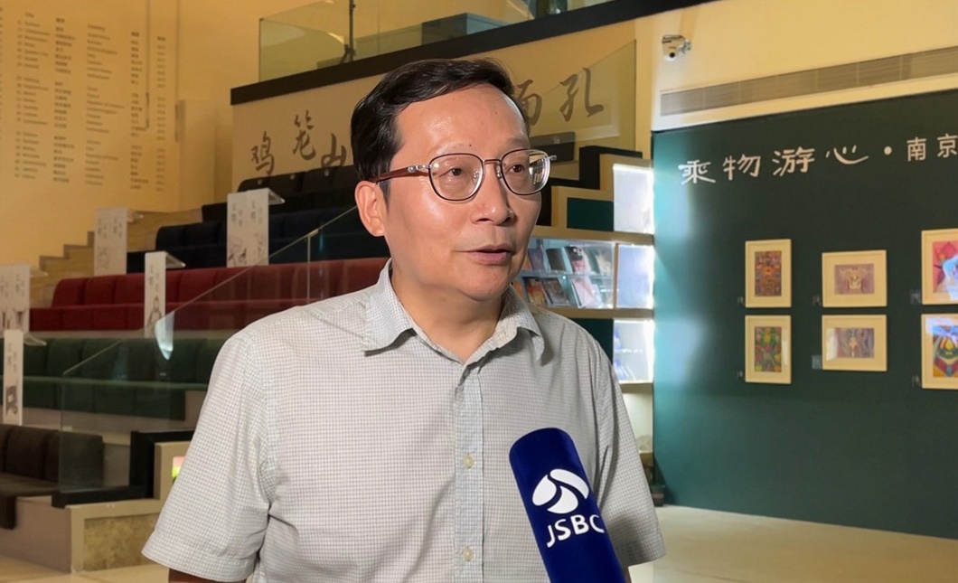 南京市文投集團有限責(zé)任公司副總經(jīng)理、民建中央文化委員會委員、南京市文學(xué)之都促進會秘書長聞一武接受專訪
