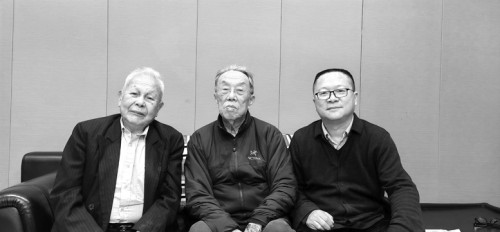  2022年1月，李少君和謝冕、王蒙兩位老師合影。      本版圖片均為受訪者供圖
