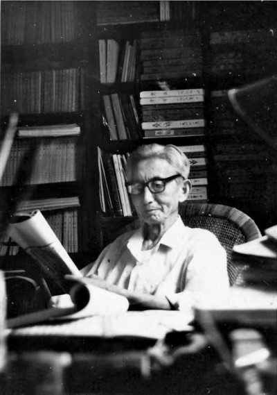 學(xué)人小傳  劉敦愿（1918—1997），湖北漢陽(yáng)人。1944年畢業(yè)于國(guó)立藝術(shù)專科學(xué)校西畫(huà)科。1947年應(yīng)聘于山東大學(xué)，先后在中文系、歷史系執(zhí)教。早年致力于山東地區(qū)田野考古調(diào)查，晚年專注于美術(shù)考古研究，針對(duì)史前陶器藝術(shù)、商周青銅藝術(shù)、東周與漢代繪畫(huà)藝術(shù)等問(wèn)題撰寫(xiě)了一系列論文。著有《劉敦愿文集》。