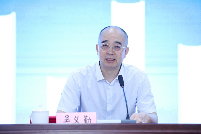 中國(guó)作協(xié)黨組成員、副主席、中國(guó)作家出版集團(tuán)管委會(huì)主任吳義勤出席開幕式并講話