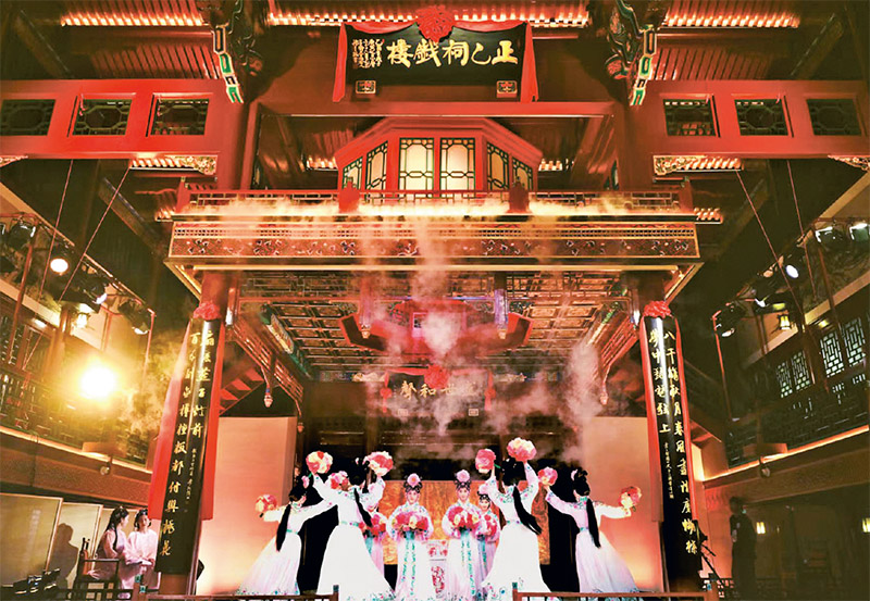 正乙祠戲樓里，昆曲《牡丹亭》經典名段正在上演。 正乙祠戲樓供圖