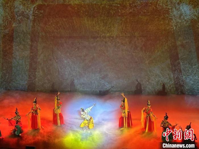 9月5日晚，音樂劇《飛天》中14首經典唱段全新首演，采用聲光電技術，巧妙呈現敦煌文化元素。閆姣 攝