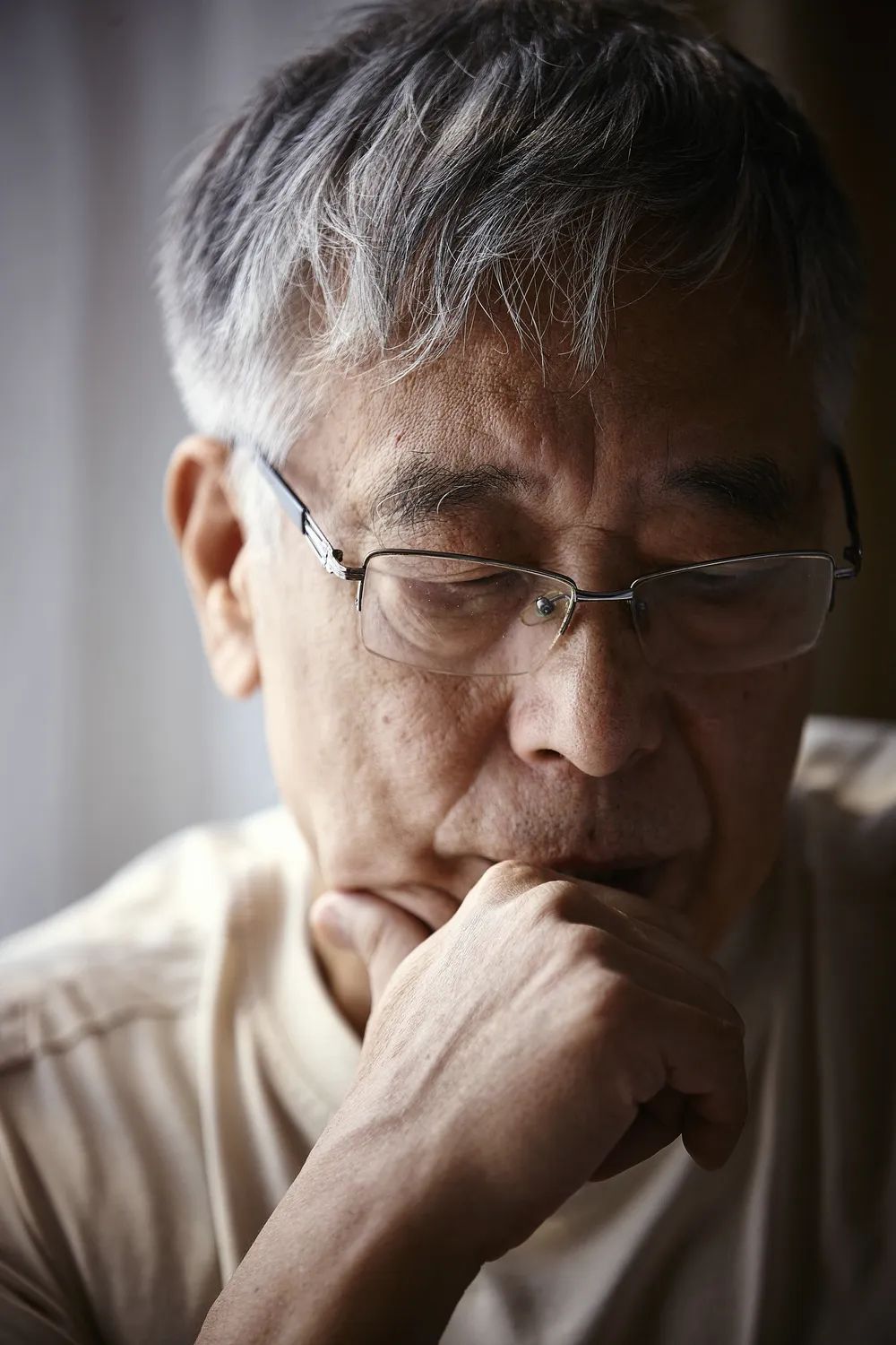王晉康，1948年出生于河南南陽；著名科幻作家、高級工程師；1993年發表處女作《亞當回歸》，即獲當年度中國科幻銀河獎，此后15次榮獲該獎項；迄今已發表短篇小說近百篇，出版長篇小說20余部，代表作有長篇小說《類人》《蟻生》《十字》《與吾同在》，短篇小說集《替天行道》《最后的愛情》《生命之歌》《七重外殼》《西奈噩夢》《豹》等；曾獲銀河獎、全球華語星云獎終身成就獎、騰訊文學獎年度小說家、京東文學獎年度科幻圖書獎、陽翰笙文學獎、吳承恩文學獎等；作品被譯成英、意、日、德等多種語言。