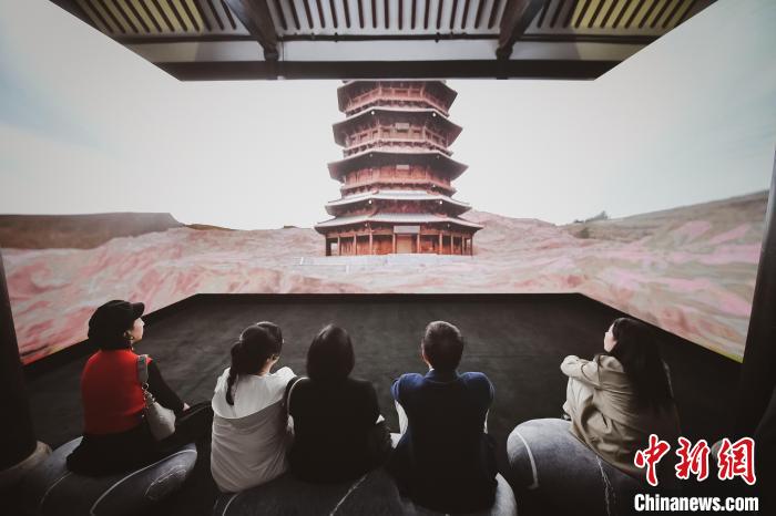 觀眾以全新角度的沉浸登臨體驗，感受古塔所承載的唐遼之風(fēng)和中古文化美感。(瑞安新天地供圖)