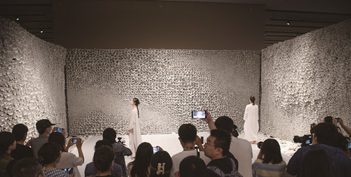 生命之盒（陶藝空間裝置，2023年中國(guó)工藝美術(shù)館） 朱樂耕 作
