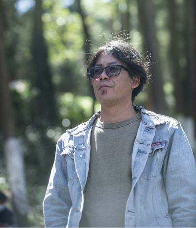 作 者：周明全，復旦大學中文系2022級中國現當代文學博士研究生，《大家》雜志主編。著有《隱藏的鋒芒》《“80后”批評家的槍和玫瑰》《70后批評家的聲音》等；與陳思和共同主編《“80后”批評家文叢》《70后批評家文叢》，主編《當代著名學者研究資料叢書》等。曾獲第十四屆中國當代文學研究優秀成果獎、《文學報·新批評》2015年度優秀評論新人獎特別獎、2020年南方文學盛典年度批評家等。