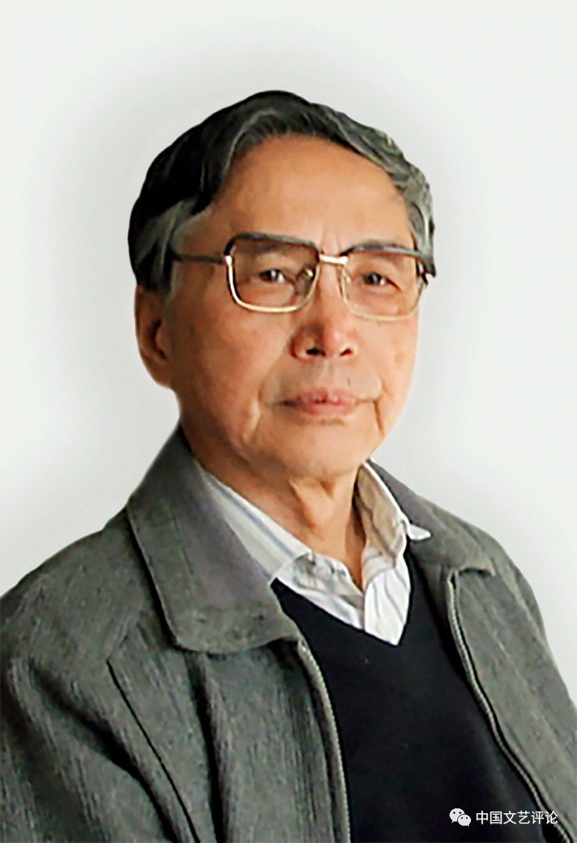錢中文簡(jiǎn)介：1932年11月生，江蘇無(wú)錫人。1955年畢業(yè)于中國(guó)人民大學(xué)俄語(yǔ)系，1955—1959年就讀于莫斯科大學(xué)研究生部俄羅斯語(yǔ)言文學(xué)系?，F(xiàn)為中國(guó)社會(huì)科學(xué)院榮譽(yù)學(xué)部委員、文學(xué)研究所研究員、研究生院教授、博士生導(dǎo)師(自1987年起)，中國(guó)作家協(xié)會(huì)全國(guó)委員會(huì)榮譽(yù)委員，中國(guó)中外文藝?yán)碚搶W(xué)會(huì)名譽(yù)會(huì)長(zhǎng)。曾任中國(guó)社會(huì)科學(xué)院文學(xué)所文藝?yán)碚撗芯渴抑魅?、比較文學(xué)研究室主任、《文學(xué)評(píng)論》主編、學(xué)術(shù)委員會(huì)委員，國(guó)務(wù)院學(xué)位委員會(huì)中國(guó)語(yǔ)言文學(xué)學(xué)科評(píng)議組成員與召集人。著有《果戈理及其諷刺藝術(shù)》、《現(xiàn)實(shí)主義和現(xiàn)代主義》、《文學(xué)原理——發(fā)展論》(后改為《文學(xué)發(fā)展論》)、《文學(xué)理論流派與民族文化精神》、《文學(xué)理論：走向交往對(duì)話的時(shí)代》、《新理性精神文學(xué)論》、《錢中文學(xué)術(shù)文化隨筆》、《自律與他律》(合著)、《錢中文文集》韓國(guó)版4卷本、《文學(xué)理論：求索與反思》、《新理性精神與當(dāng)代文論建設(shè)》、《現(xiàn)代性與當(dāng)代文學(xué)理論》、《桐蔭夢(mèng)痕》、《文學(xué)的鄉(xiāng)愁》等，有《錢中文文集》5卷本問(wèn)世。主編《巴赫金全集》譯文7卷、《讀世界》6種、《文學(xué)理論建設(shè)叢書(shū)》7種；合作主編多種論文集、《新時(shí)期文藝學(xué)建設(shè)叢書(shū)》36種、《現(xiàn)代外國(guó)文藝?yán)碚撟g叢》14種。合譯有長(zhǎng)篇小說(shuō)《現(xiàn)代牧歌》([俄]謝德林著)等。