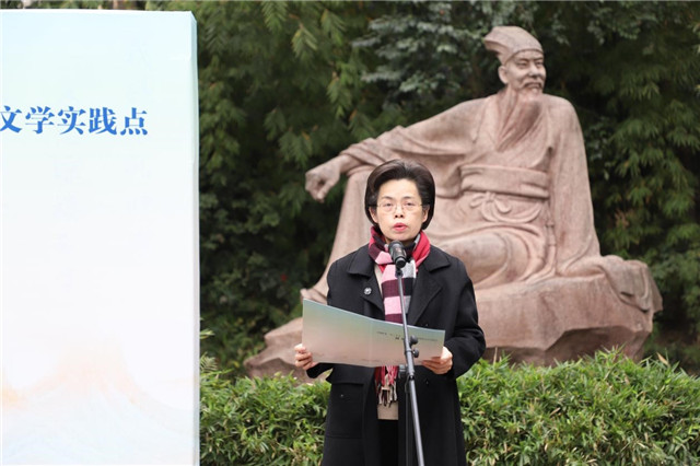 眉山市委常委、宣傳部部長何迎曉致辭