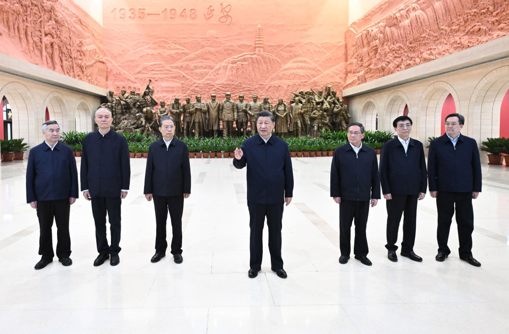 2022年10月27日，習近平在延安革命紀念館參觀《偉大歷程——中共中央在延安十三年歷史陳列》結束時發表重要講話。新華社記者 燕雁 攝