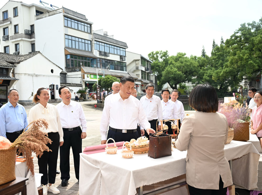 2023年9月20日上午，習近平在浙江省金華市義烏市后宅街道李祖村考察。新華社記者 謝環馳 攝