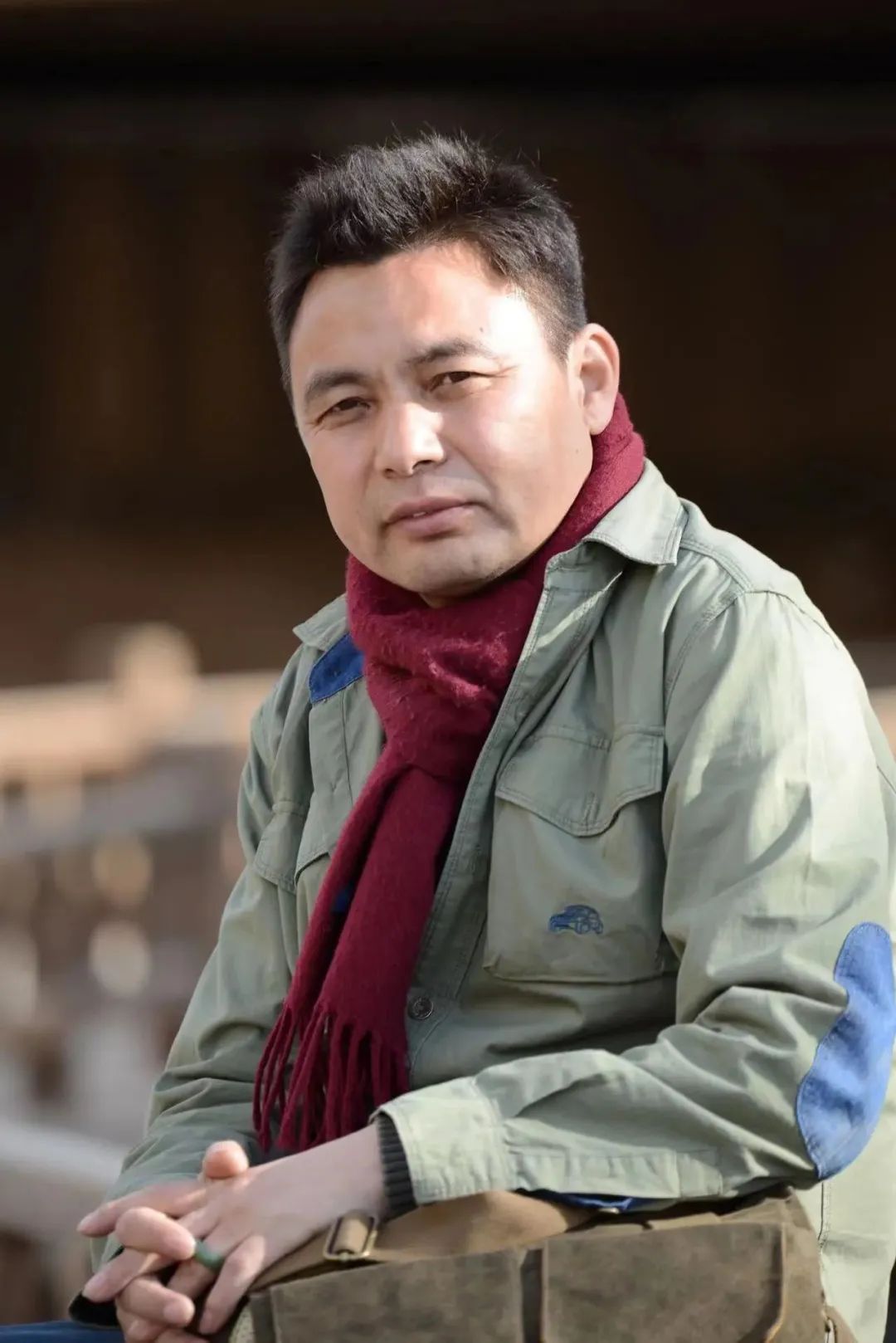 龍仁青，先后在《人民文學》《中國作家》《十月》《民族文學》《青年文學》等刊發表原創、翻譯作品四百余萬字，出版《光榮的草原》《咖啡與酸奶》《孔雀翎上的雪峰》等作品三十余部。作品曾獲全國少數民族文學創作“駿馬獎”、漢語文學“女評委”大獎、三毛散文獎、青海文學藝術獎等，多次被《小說月報》《小說選刊》《散文選刊》《散文海外版》等轉載，入選《中國短篇小說年選》《中國散文20家》等多種年度選本。部分作品被譯為英、意、日等國文字。